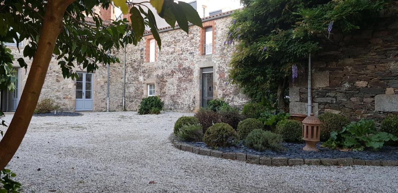 Le Durivum Hotel Montaigu-Vendee Eksteriør billede